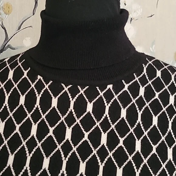 NY& Co Sweater Dress - Picture 3 of 11